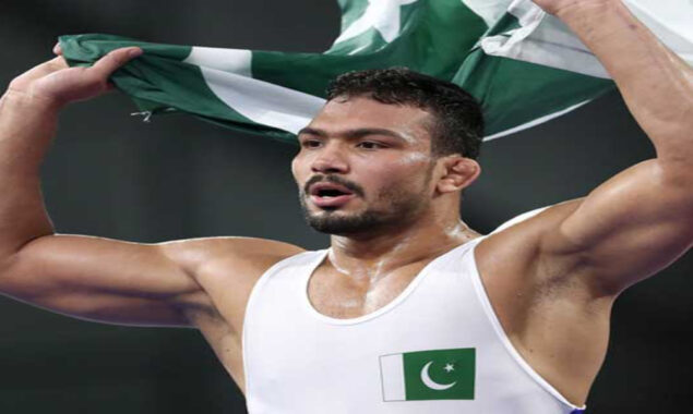 ورلڈ بیج ریسلنگ؛ پاکستانی ریسلر انعام بٹ نے سیمی فائنل تک رسائی حاصل کرلی