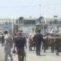 لاہور میں بھاٹی چوک کے قریب پولیس اور پاکستان تحریک انصاف کے کارکنان کے درمیان جھڑپوں کا سلسلہ جاری ہے جس کے نتیجے میں پارٹی رہنما یاسمین راشد  زخمی ہوگئیں ہیں۔