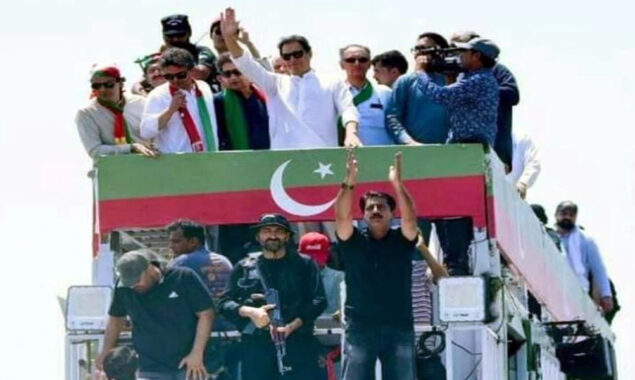 پی ٹی آئی مارچ کے شرکاء پر تشدد