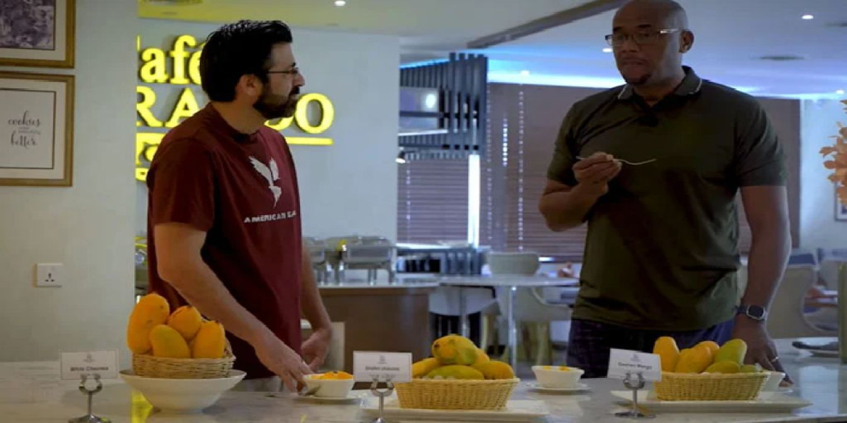 معروف کمنٹیٹر این بشپ بھی ملتانی آم کے مداح نکلے