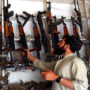 پاکستانی اسلحہ رکھنے میں افواج سے بھی آگے، رپورٹ