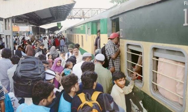 کراچی سے دوسرے شہروں کو جانے والی ٹرینیں تاخیر کا شکار