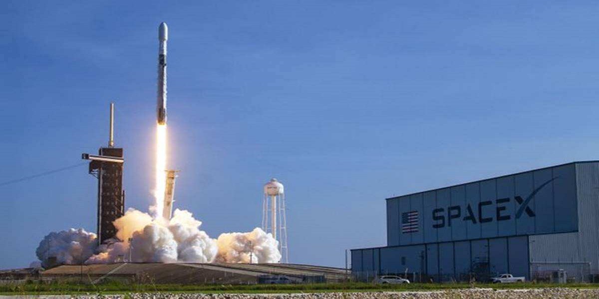 اسپیس ایکس نے سیٹلائٹس خلا میں بھیجنے کا اپنا ہی ریکارڈ توڑ دیا