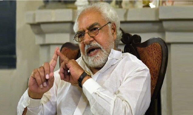 لاہور میں سینیئر صحافی ایاز میر پر نامعلوم افراد کا تشدد