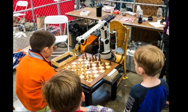 شطرنج میں روبوٹ نے 7 سالہ حریف کی انگلی توڑ دی، ویڈیو وائرل