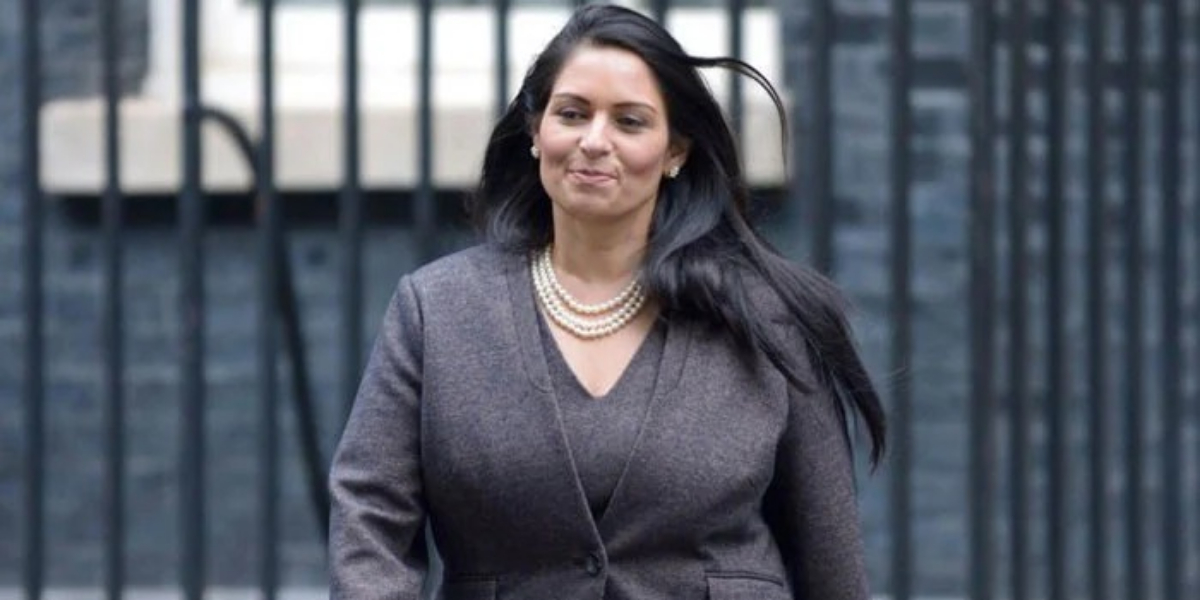 برطانوی وزیر داخلہ پریتی پٹیل اپنے عہدے سے مستعفی