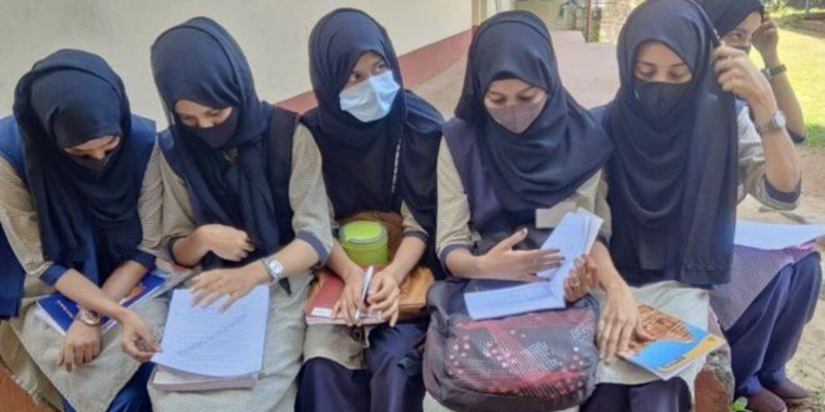 بھارتی ریاست بہار میں مسلم طالبات کا حجاب اتارنے سے انکار، امتحانی مراکز میں داخلہ بند