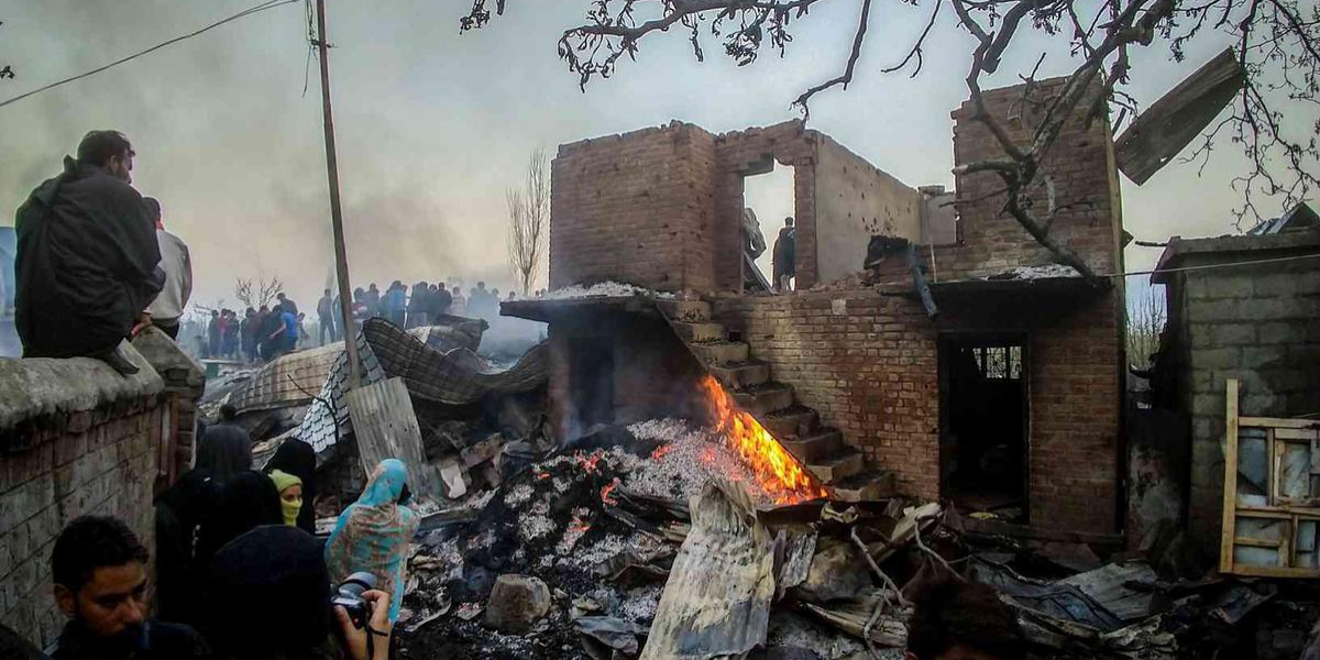 مقبوضہ کشمیر؛ قابض بھارتی فوج نے حریت رہنماؤں کے گھر نظرِ آتش کرنا شروع کردیے