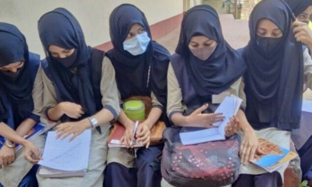 بھارتی ریاست بہار میں مسلم طالبات کا حجاب اتارنے سے انکار، امتحانی مراکز میں داخلہ بند