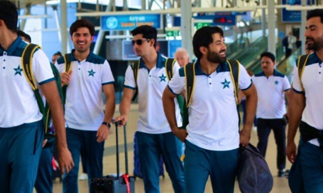 ٹی ٹوئنٹی ورلڈ کپ؛ پاکستان ٹیم بھارت سے مقابلے کے لیے میلبورن روانہ