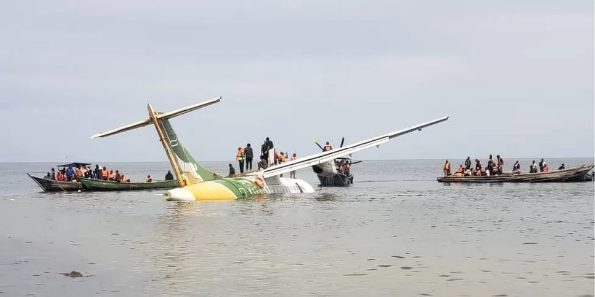 تنزانیہ میں مسافر طیارہ لینڈنگ کے دوران گر کر ڈوب گیا، 3 افراد ہلاک