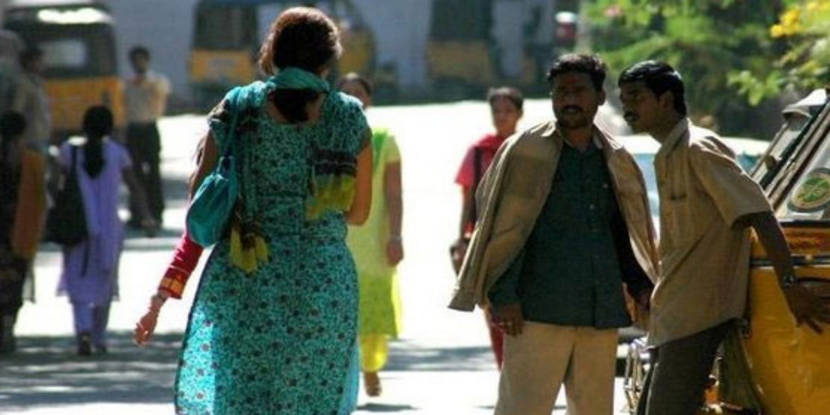 بھارت میں خاتون کو 14 سیکنڈ سے زیادہ گھورنا جرم قرار