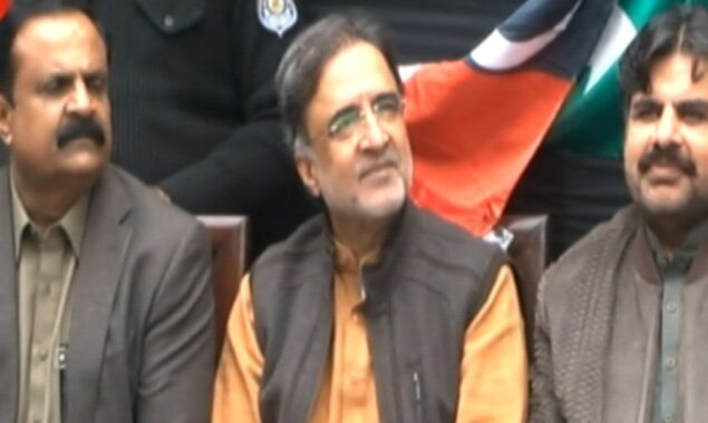 قمر زمان قائرہ