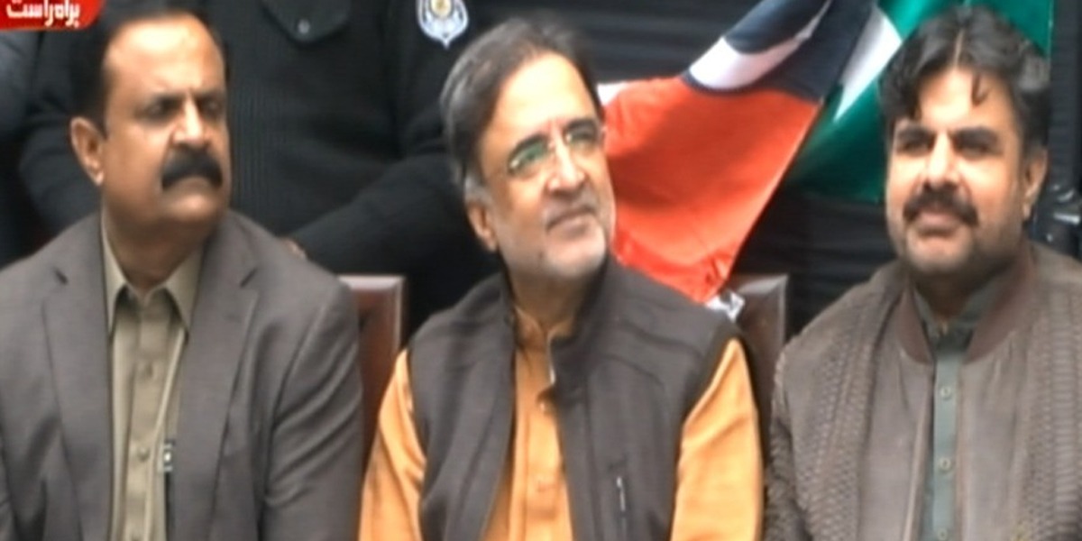 قمر زمان قائرہ