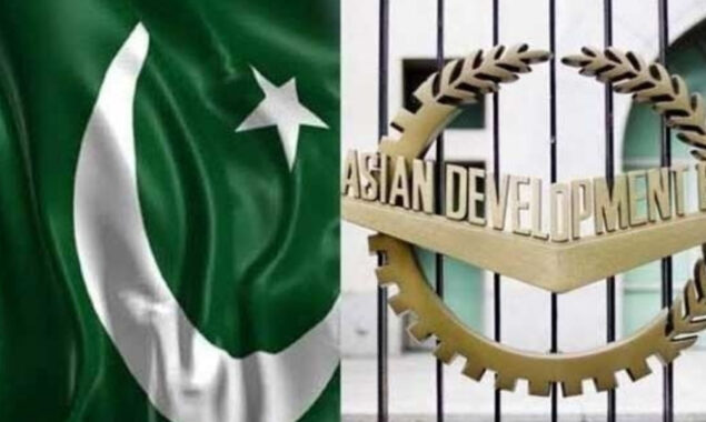 پاکستانیوں کے لیے انتہائی تشویش ناک خبر؛ ایشیائی ترقیاتی بینک نے خطرے کی گھنٹی بجادی