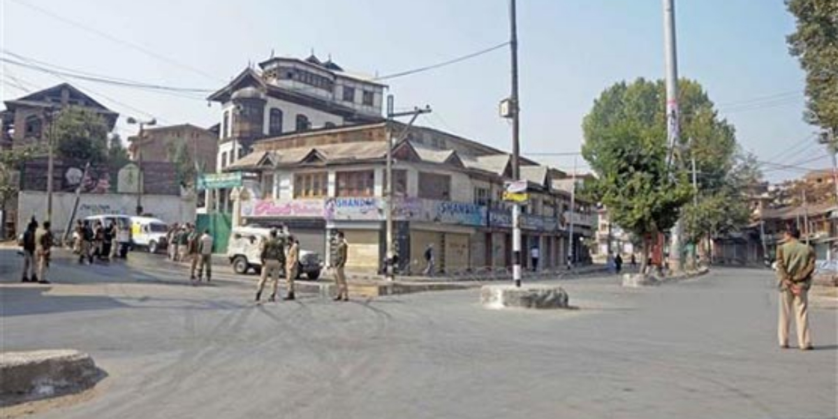 کشمیریوں کی جبری بے دخلی کے خلاف مقوضہ کشمیر میں مکمل ہڑتال