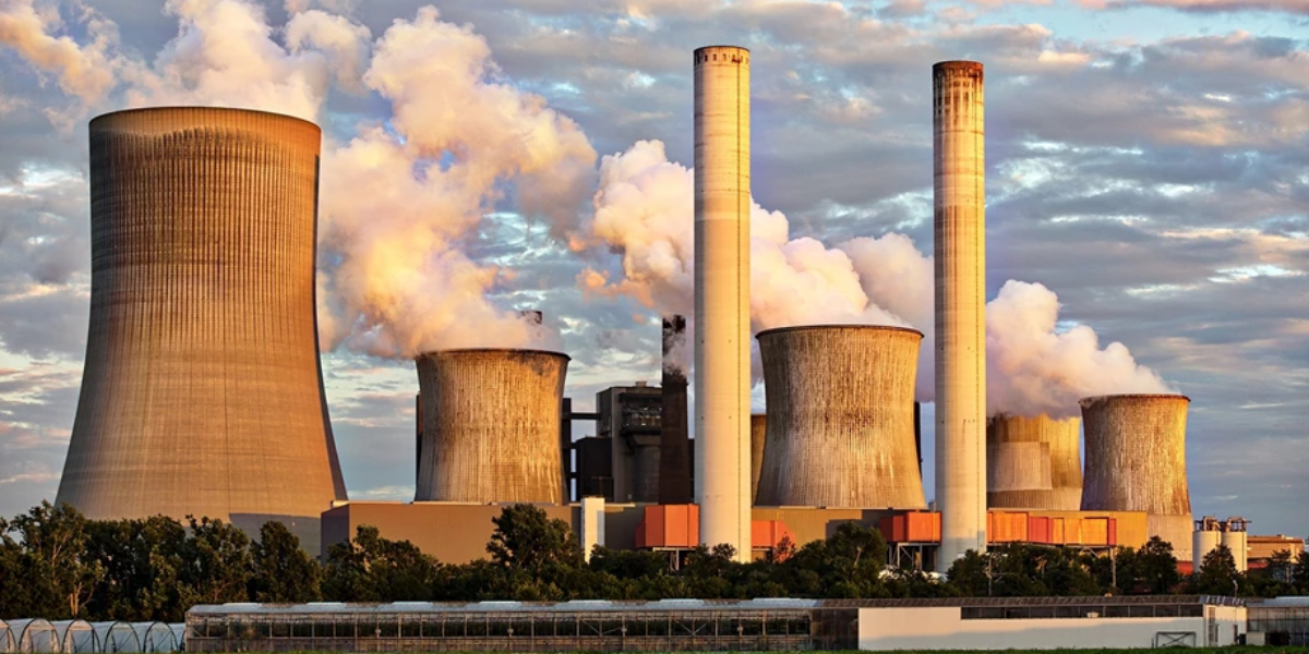 ایران کے شہر بندر عباس کی آئل ریفائنری میں آگ لگ گئی