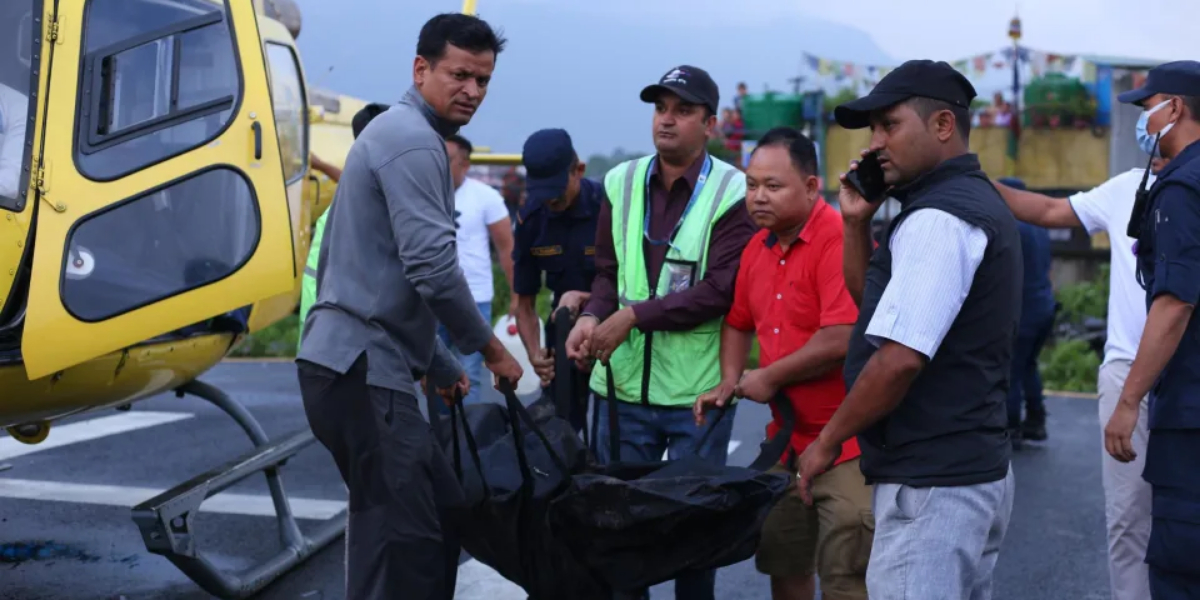 ماؤنٹ ایورسٹ کے قریب ہیلی کاپٹر گر کر تباہ، 5 غیر ملکی سیاح ہلاک