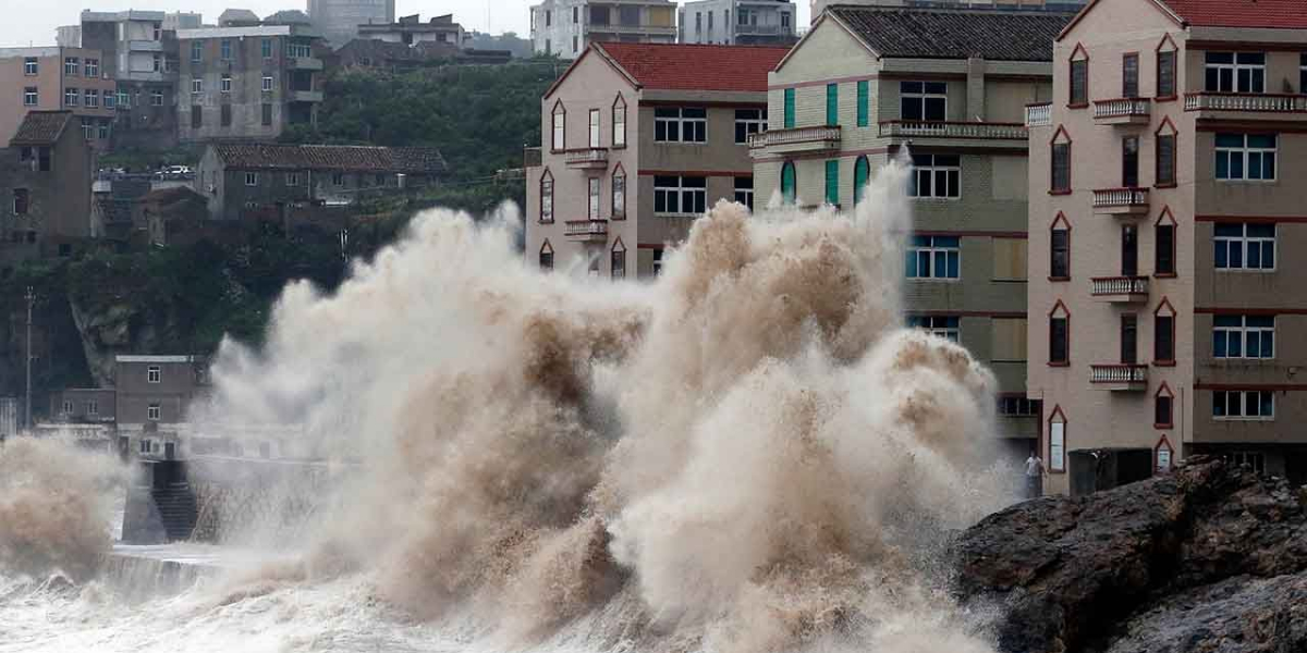 سمندری طوفان ٹائیفون تلیم جنوبی چین کے ساحل سے ٹکرا گیا