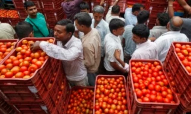 بھارت میں ٹماٹروں کی قلت کے باعث کسان کروڑ پتی بن گئے
