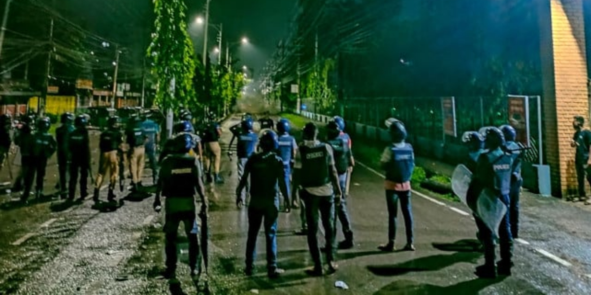 بنگلادیش میں قرآن پاک کی بے حرمتی کے خلاف ہزاروں افراد کا احتجاج