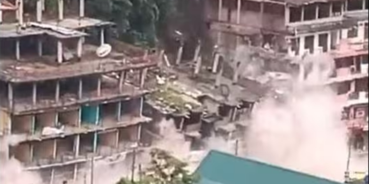 بھارتی ریاست ہماچل پردیش میں لینڈ سلائیڈنگ کے باعث کئی عمارتیں منہدم