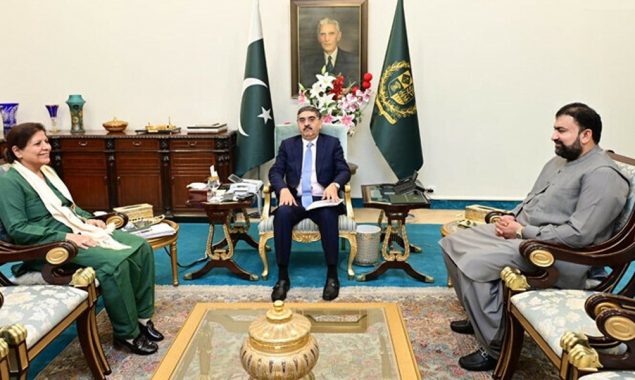 نگران وزیر خزانہ
