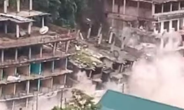 بھارتی ریاست ہماچل پردیش میں لینڈ سلائیڈنگ کے باعث کئی عمارتیں منہدم