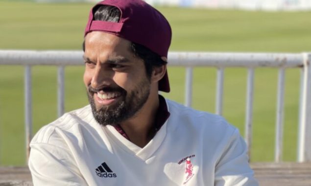 کاؤنٹی چیمپئن شپ میں عمر امین کے ساتھ غیر مناسب زبان کا استعمال