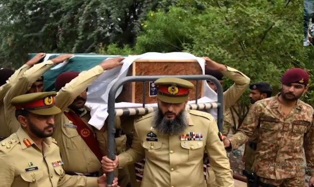 سپرد خاک