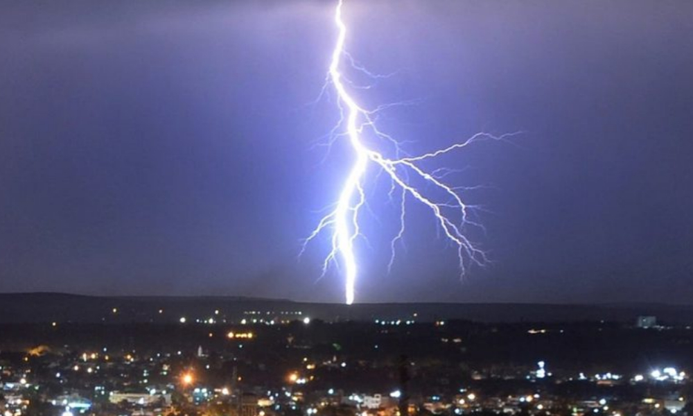 آسمانی بجلی گرنے سے 24 افراد ہلاک