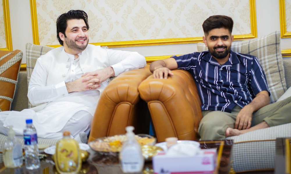 جاوید آفریدی بابر اعظم کی حمایت میں سامنے آگئے