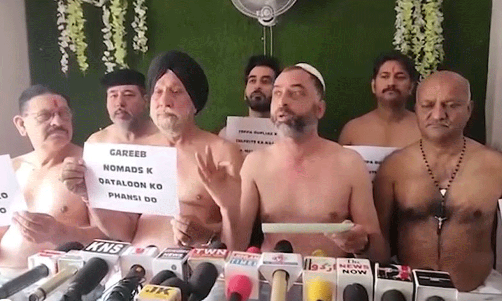 بھارتی فوج کی حراست میں 4 کشمیریوں کی ہلاکت پر پونچھ کمیونٹی کا برہنہ احتجاج