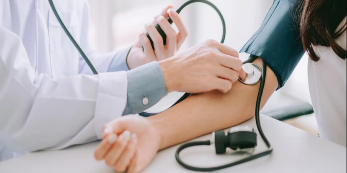 55 برس سے قبل بلڈ پریشر اور کولیسٹرول کا بڑھنا مستقبل میں امراض قلب کا خطرہ بڑھا دیتا ہے