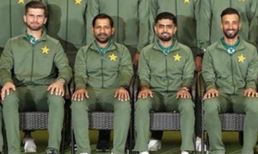 بہتر کپتان کون؟ سوشل میڈیا پر نئی بحث چھڑگئی