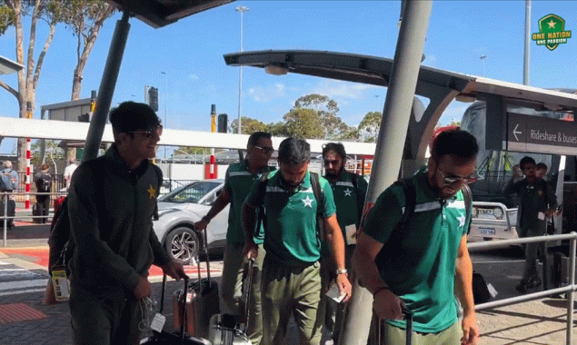 میلبرن ٹیسٹ: پاکستان کرکٹ ٹیم پرتھ سے میلبرن پہنچ گئی