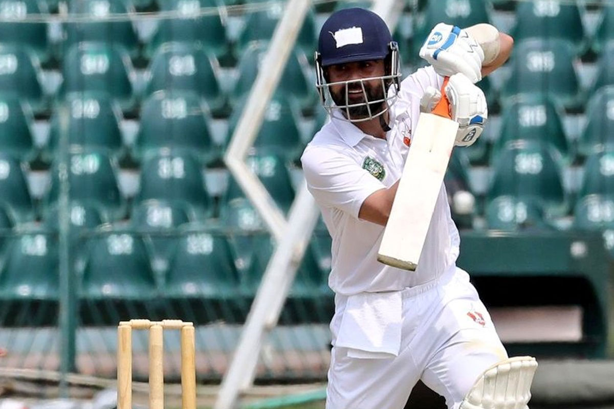 احمد شہزاد کو دوران میچ کمر میں تکلیف، میدان چھوڑ کر لاہور روانہ