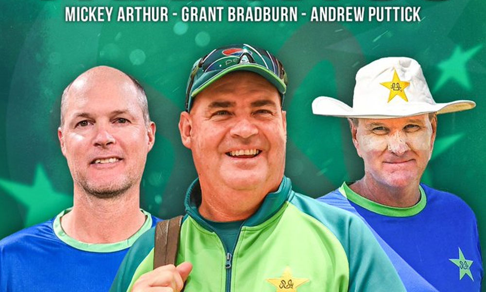 مکی آرتھر، گرانٹ بریڈ برن اور اینڈریو پٹک عہدوں سے مستعفی