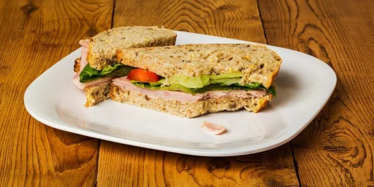 اس آدھے کھائے ہوئے سینڈوچ کی قیمت جان کر آپ کے ہوش اڑ جائیں گے