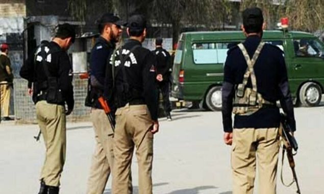 پولیس اہلکار