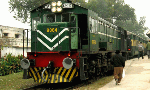 مالی سال 2023-24 کی پہلی ششماہی میں ریلوے نے تاریخ ساز کمائی کرلی