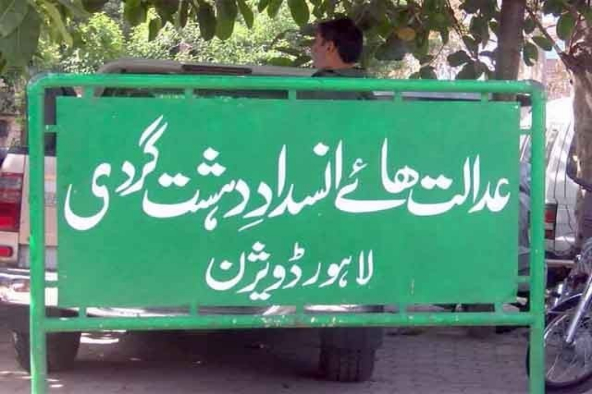 بانی پی ٹی آئی کے خلاف درخواستیں