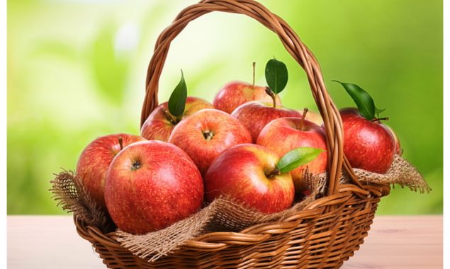 کیا روزانہ ایک سیب واقعی ڈاکٹر سے دور رکھتا ہے، اس کہاوت کے پیچھے چھپی حقیقت کیا ہے؟