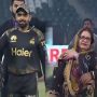 بابر اعظم نے اسلام آباد یونائیٹڈ کے خلاف سنچری کو والدہ کے نام کردیا
