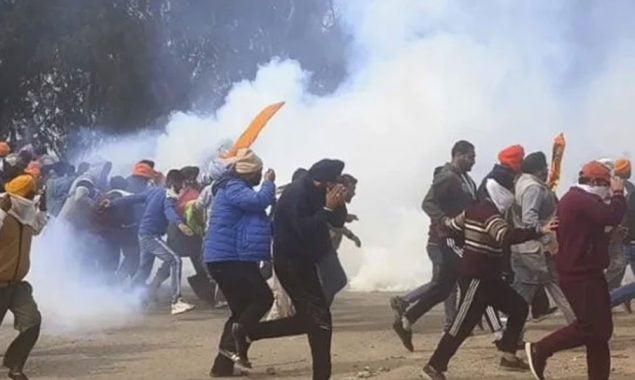 بھارتی کسانوں پر چوتھے روز بھی شیلنگ اور پیلٹ گن سے وار جاری