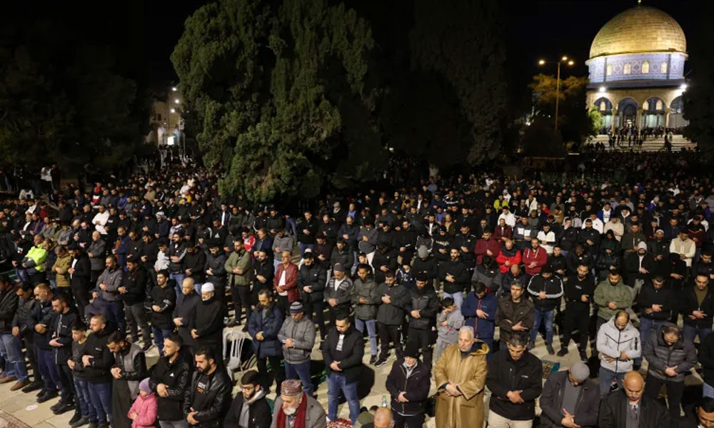 فلسطینی پہلی تراویح کے لیے مسجد الاقصیٰ میں داخل ہونے میں کامیاب