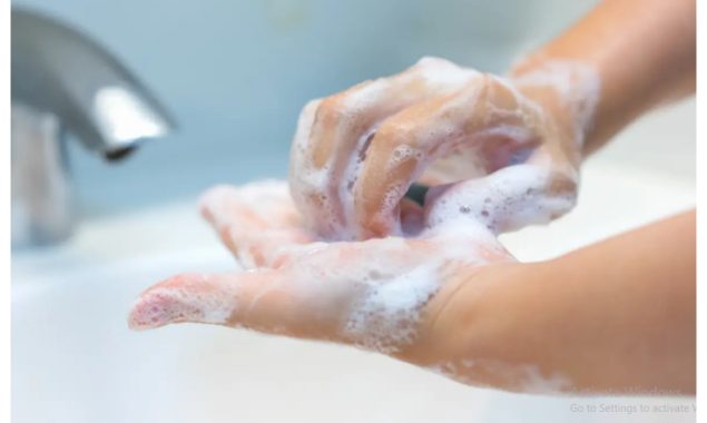 ہاتھ دھونے کے لیے کونسا صابن استعمال کریں؟ ماہرین نے بتادیا