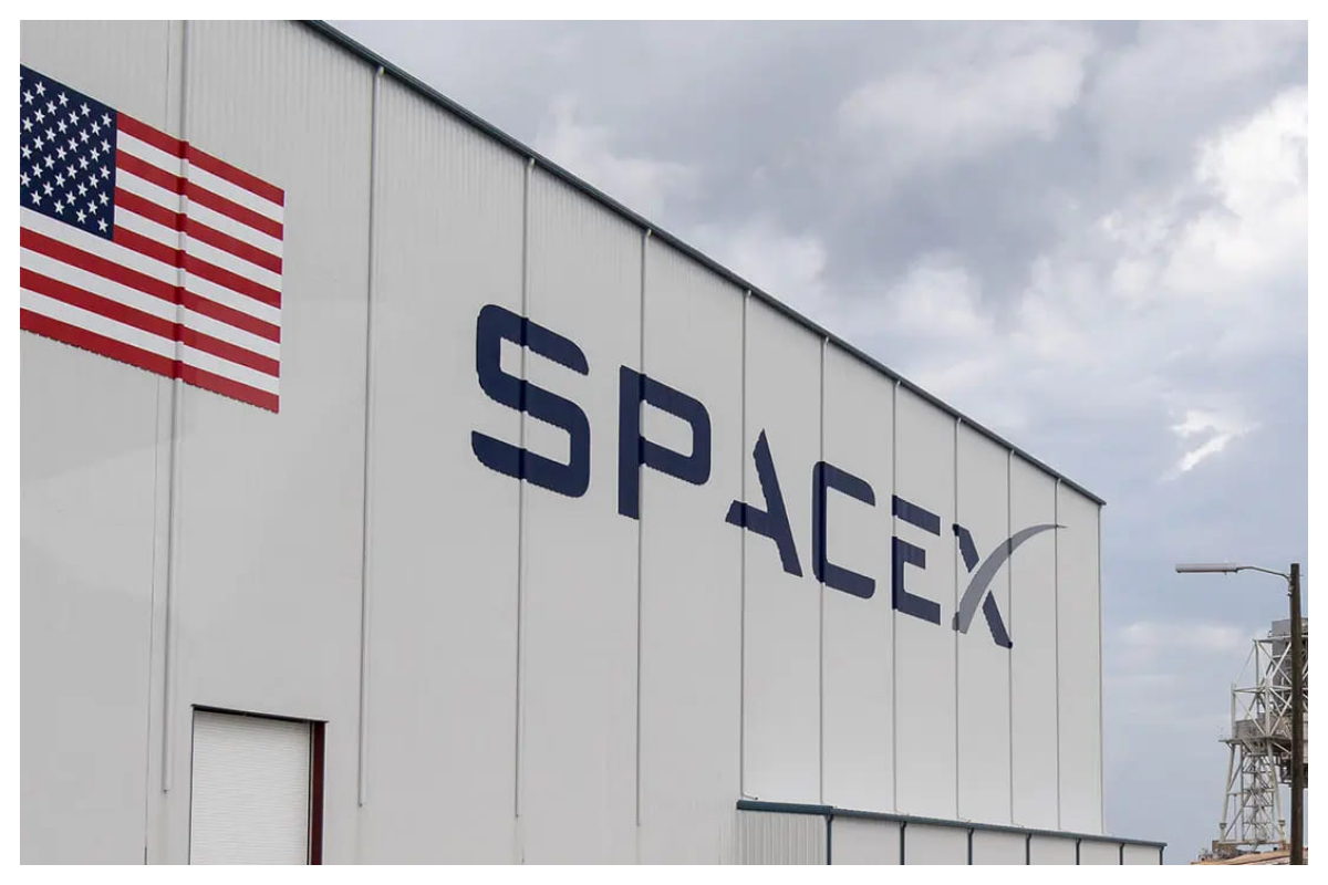 ایلون مسک کی کمپنی اسپیس ایکس جاسوس سیٹلائٹ کی دوڑ میں شامل