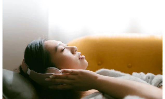 روزانہ دوگھنٹے تک موسیقی سننا خاتون کو مہنگا پڑ گیا