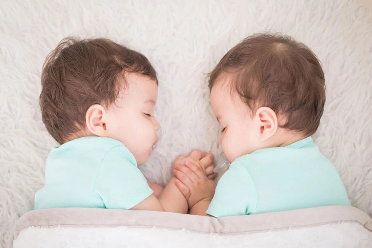 جڑواں بچوں